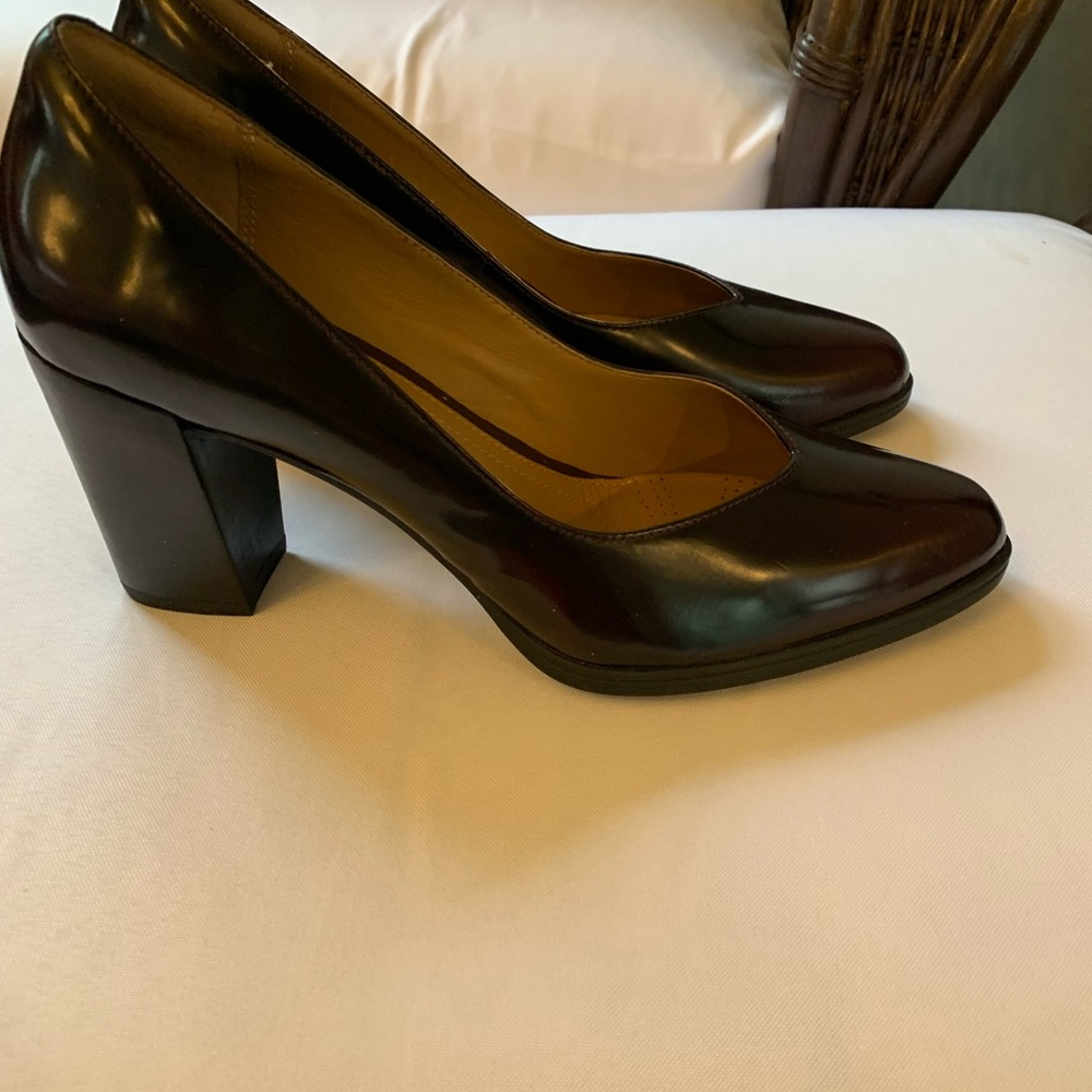 Clarks size 9 Kadri Leah burgundy brown pumps. NWT